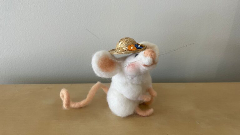 Intro to Needle Felting: Country Mouse