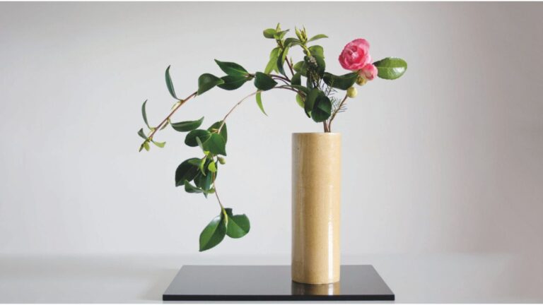 Ikebana: The Art of Japanese Floral Arrangement in the Nageire Style